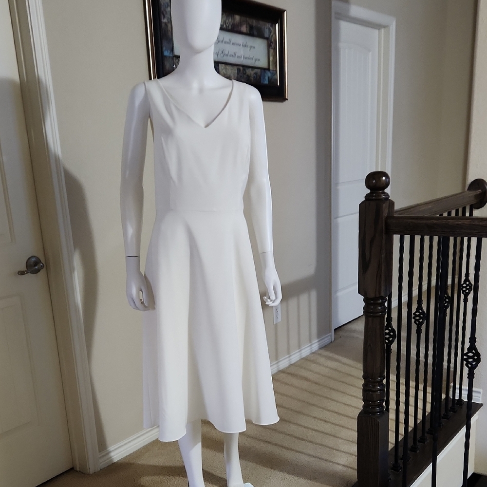 Isaac Mizrahi White V-Neck Midi Dress